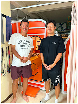 芹澤選手(右/プロゴルファー)と、清水さん(左/プロキャディ)